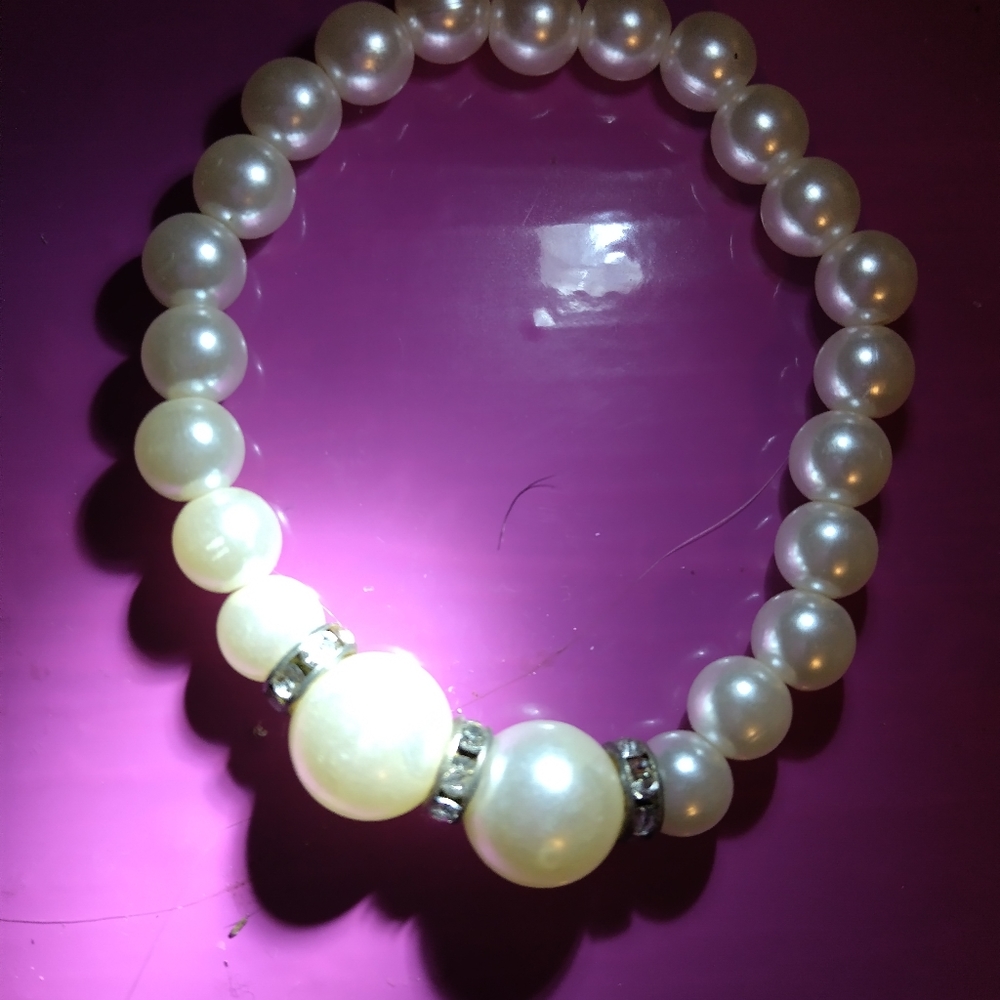 Rogues women fauxe pearls
